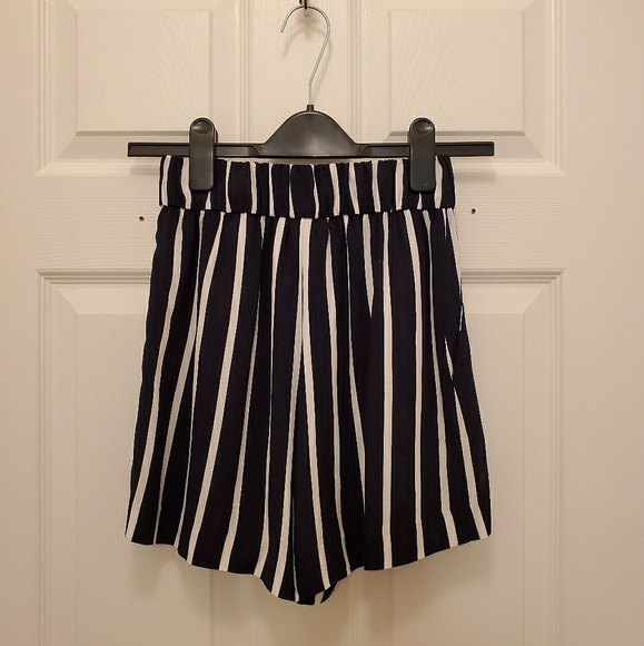 H&M: High-Waisted Shorts (BRAND NEW) - Picture 3 of 5